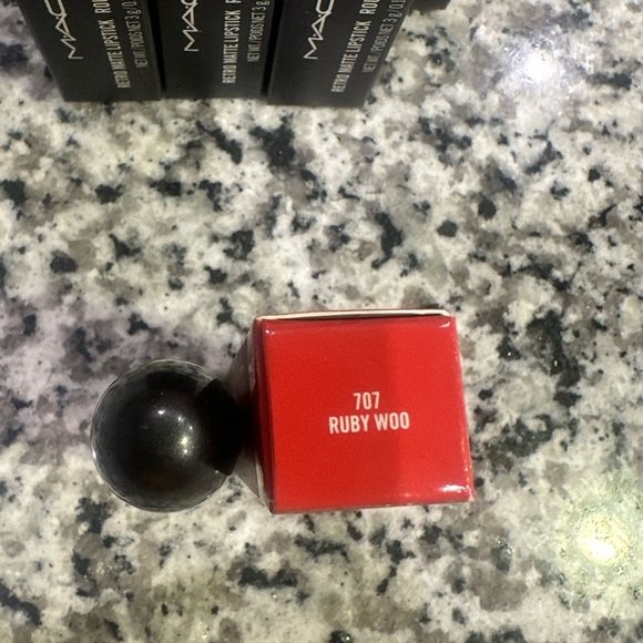 RUBY WOO MAC Matte Lipstick - Picture 3 of 3